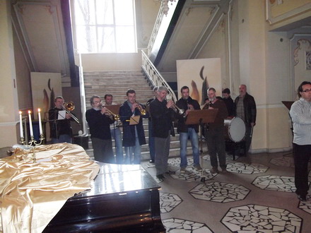 artistii teatrului oleg danovski si au luat adio de la cornel agop galerie foto 70393 320983