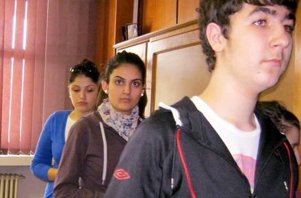 voluntari_copii_2.jpg