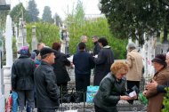 Fotoreportaj La cimitir de Pastele Blajinilor