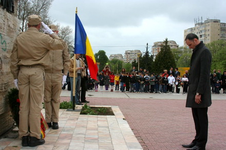cine a participat la ceremonialul militar de ziua eroilor galerie foto 36046 325031