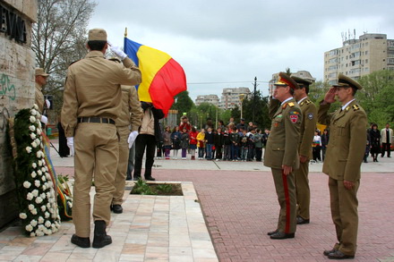 cine a participat la ceremonialul militar de ziua eroilor galerie foto 36046 325031