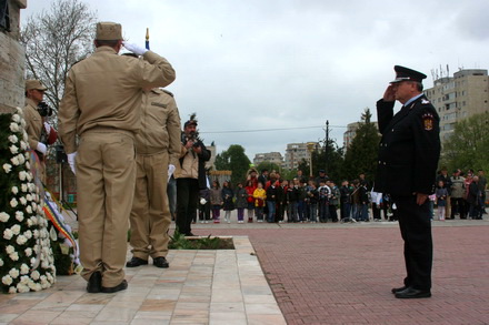 cine a participat la ceremonialul militar de ziua eroilor galerie foto 36046 325031