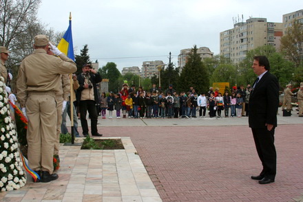 cine a participat la ceremonialul militar de ziua eroilor galerie foto 36046 325031