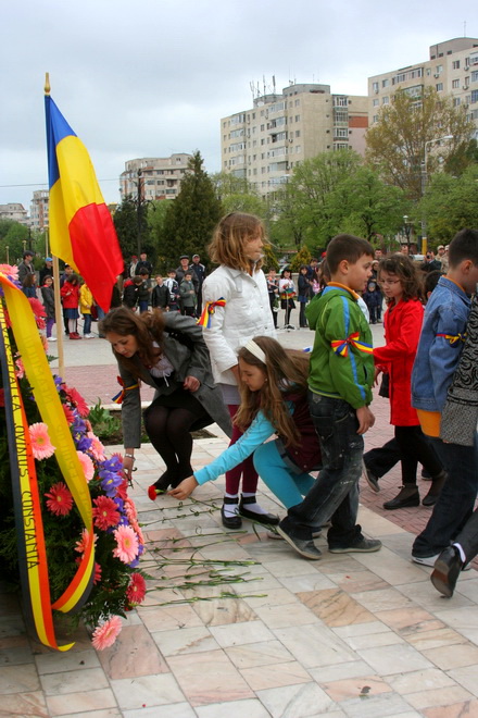cine a participat la ceremonialul militar de ziua eroilor galerie foto 36046 325031