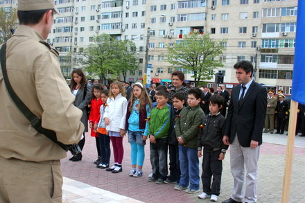 cine a participat la ceremonialul militar de ziua eroilor galerie foto 36046 325031