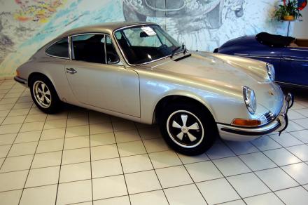 1969_silver_porsche_911e_coup_auto_salon_singen_germany.jpg