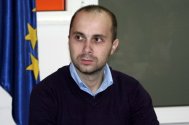 Mihai Petre „Anul 2012 ar putea să ne aducă multe lacrimi\