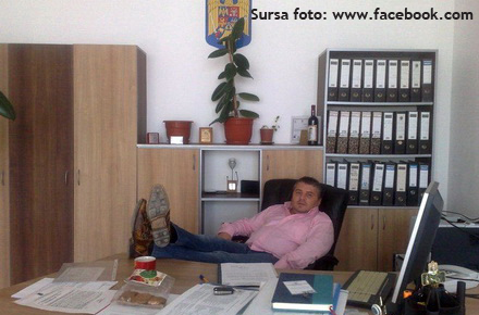 Romulus_Minca_-_remy_minca_la_birou_sursa_foto_www.facebook.jpg