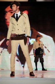 Ovidiu Pop - o colectie cu un parfum de criza - tendinte MEN 2011-2012