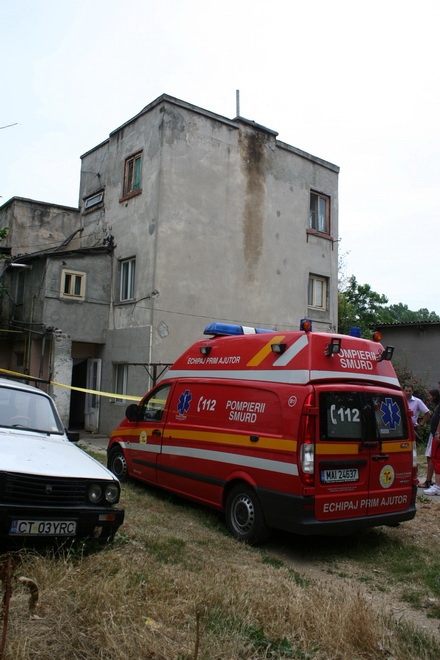 a vrut sa fie crima dar i a iesit sinucidere un tanar de 24 de ani si a taiat gatul de focul concubinei
