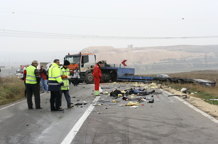 accidente_-_accident_rutier_microbuz_Piatra_054.jpg