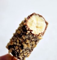 Îngheţată de banane cu glazură de ciocolată