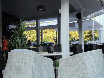 afacerea pam s a extins si in municipiu entourage cafe lounge cea mai noua locatie de fite de pe bulevardul