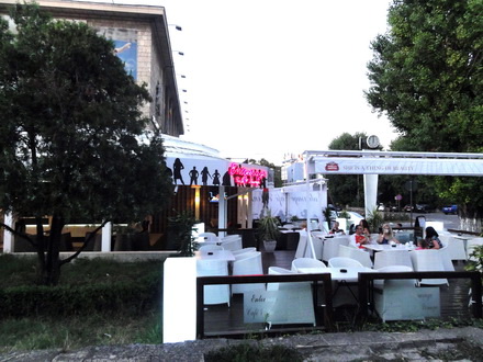 afacerea pam s a extins si in municipiu entourage cafe lounge cea mai noua locatie de fite de pe bulevardul