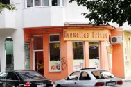 Bruxelles Frites, un nume pompos, potrivit fast food-ului ca mâzgăliturile de pe zid (galerie foto)