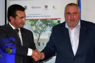 Războiul broşurilor Nicuşor „sare la cap\
