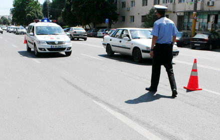 trofin_accident_rutier_politisti__2_.jpg trofin_accident_rutier_politisti__2_.jpg
