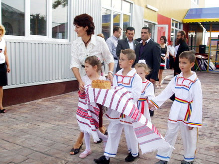 prima gradinita eco din judet la poarta alba prefectul palaz si primarul delicoti au taiat panglica inaugurala