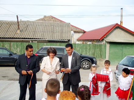 prima gradinita eco din judet la poarta alba prefectul palaz si primarul delicoti au taiat panglica inaugurala