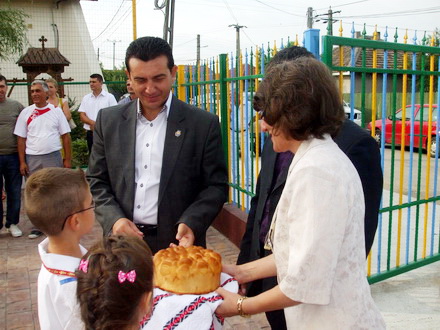 prima gradinita eco din judet la poarta alba prefectul palaz si primarul delicoti au taiat panglica inaugurala