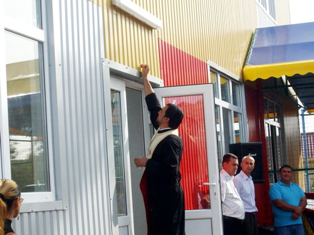 prima gradinita eco din judet la poarta alba prefectul palaz si primarul delicoti au taiat panglica inaugurala
