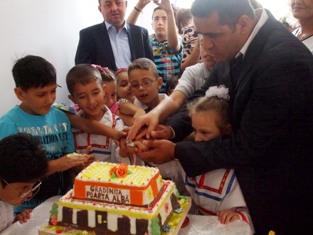 prima gradinita eco din judet la poarta alba prefectul palaz si primarul delicoti au taiat panglica inaugurala