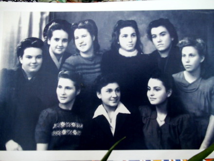 promotia anului 1948 a liceului comercial de fete ne vom intalni pana cand ultima dintre noi va stinge