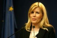 Elena Udrea - „Din fonduri europene, în judeţ, reabilităm drumuri, monumentul Tropaeum Traiani, Policlinica 2...\