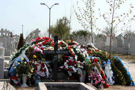 fotoreportaj un munte de flori mormantul lui tzacla 64376 343646