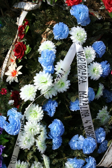 fotoreportaj un munte de flori mormantul lui tzacla 64376 343646