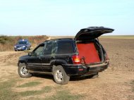 Autoturism blocat cu focuri de armă