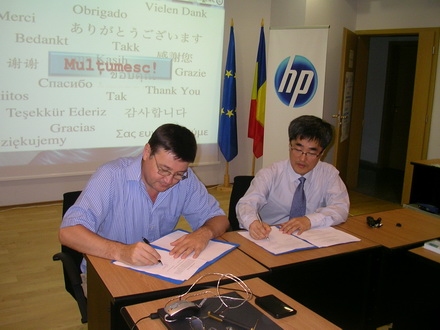 semnarea_acordului_de_colaborare_dintre_reeaua_universitilor_de_la_marea_negr_i_handong_global_university._stnga_-prof._univ._dr._eden_mamut_dreapta-_dr._yongsup_kim_resize.jpg