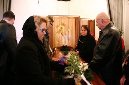 10_inmormantare.jpg 10_inmormantare.jpg