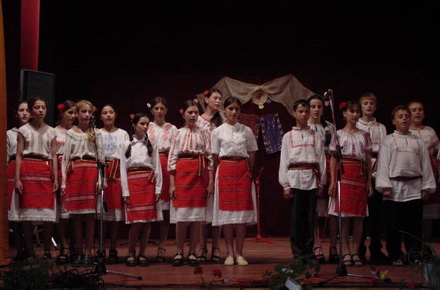 festival-elevicostumepopulare.jpg festival-elevicostumepopulare.jpg