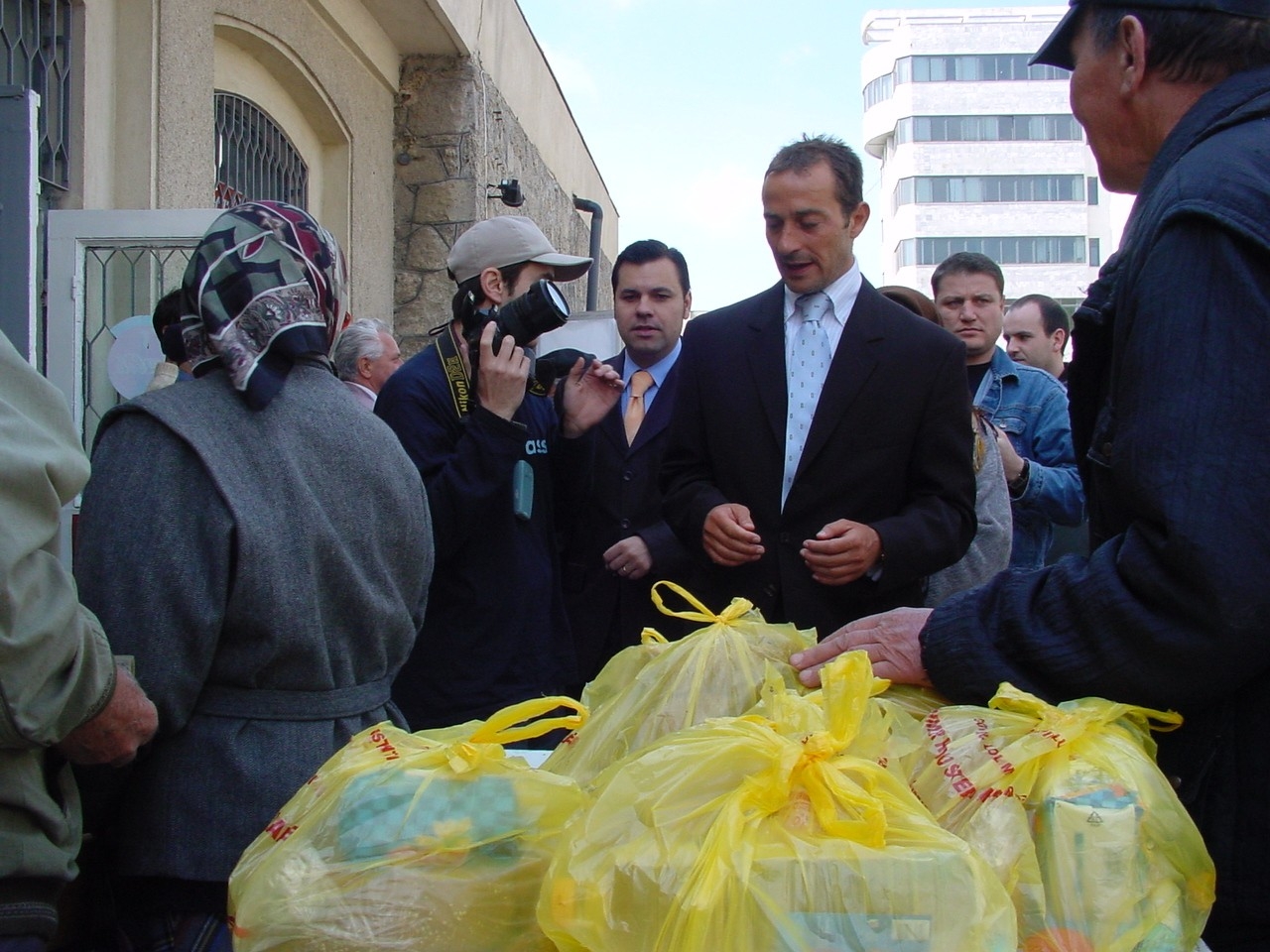 ce contracte s au semnat in anul care a adus factura cea mai mare la intretinere pe ce se dau banii in