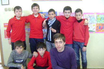 elevi.jpg elevi.jpg