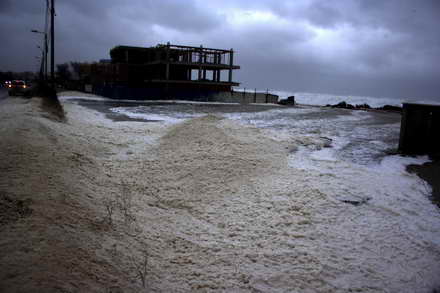 fotoreportaj spuma marii negre pe soseaua dintre eforie sud si nord 60971 357500