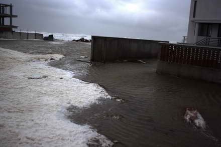 fotoreportaj spuma marii negre pe soseaua dintre eforie sud si nord 60971 357500