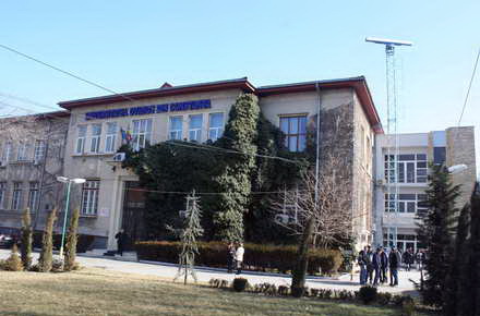 Epure_-_Universitatea_Ovidius.jpg Epure_-_Universitatea_Ovidius.jpg