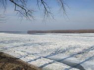 Fotoreportaj Pod de gheaţă, pe Dunăre, la Rasova