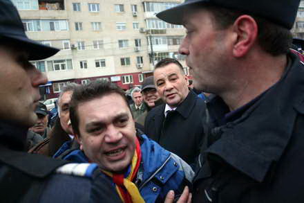 steaua revolutionarului pe cale de disparitie nicolae mavrodin bolid de lux cladire in capitala si arest
