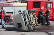 Maşini răsturnate în mijlocul intersecţiei Cum s-a produs accidentul de la Pod Butelii (galerie foto)