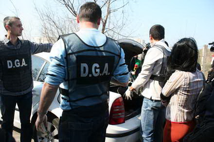 mandate emise pe inserat suveica de arestari perchezitii si audieri tarzii in dosarul mafia din portul