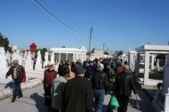 Fotoreportaj Imbulzeala in cimitir de Pastele blajinilor