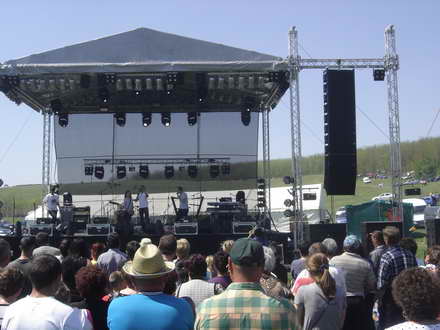 concert de exceptie agrement si relaxare ziua comunei pestera a atras mii de petrecareti galerie foto