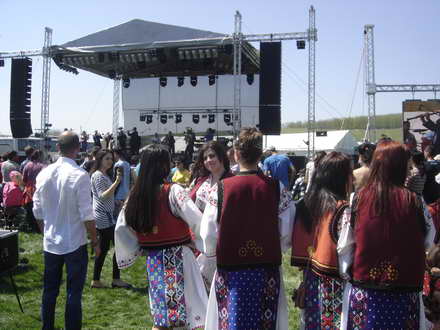 concert de exceptie agrement si relaxare ziua comunei pestera a atras mii de petrecareti galerie foto