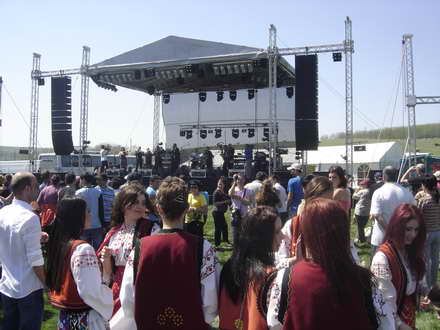 concert de exceptie agrement si relaxare ziua comunei pestera a atras mii de petrecareti galerie foto