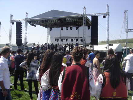 concert de exceptie agrement si relaxare ziua comunei pestera a atras mii de petrecareti galerie foto