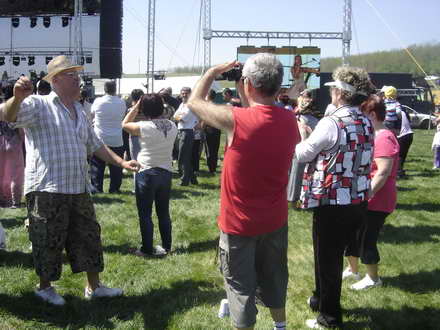 concert de exceptie agrement si relaxare ziua comunei pestera a atras mii de petrecareti galerie foto