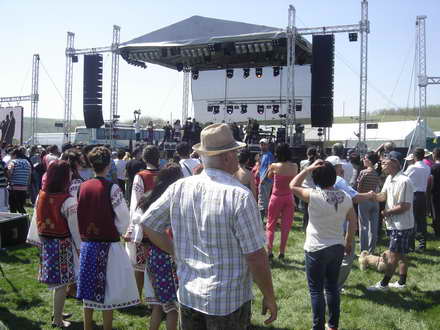 concert de exceptie agrement si relaxare ziua comunei pestera a atras mii de petrecareti galerie foto